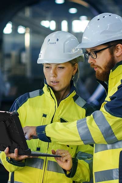 Two workers use a Flex Tablet 10B